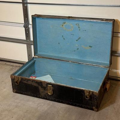 LOT 260: Vintage Steamer Trunk