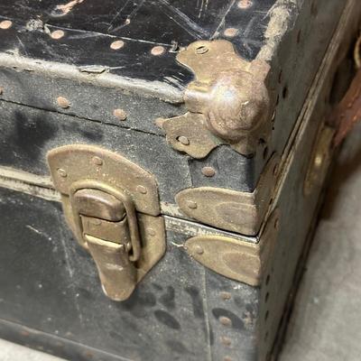LOT 260: Vintage Steamer Trunk