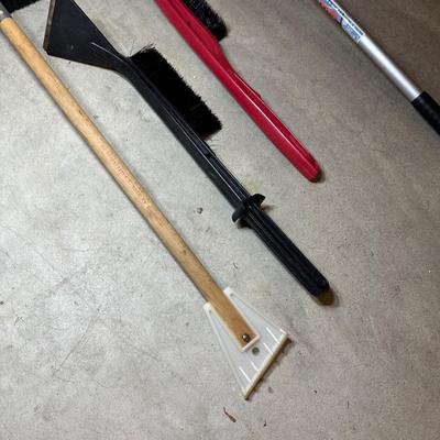 LOT 261: Car Essentials! Ice Scrapers, Bungee Cords, Inflate n Go & More!