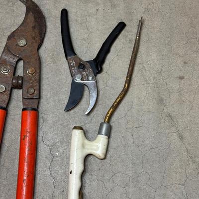 LOT 264: Gardening Tools, Garden Decor & More!