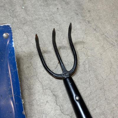 LOT 264: Gardening Tools, Garden Decor & More!