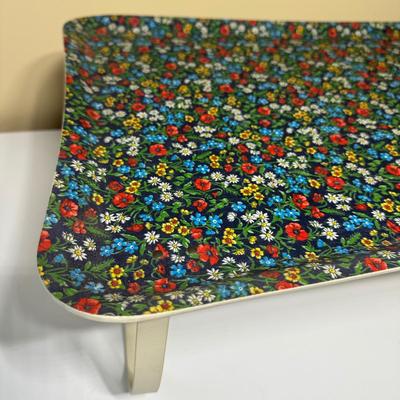 LOT 268: Farberware Square BBQ Wok Topper, Trays, Cutting Board & More