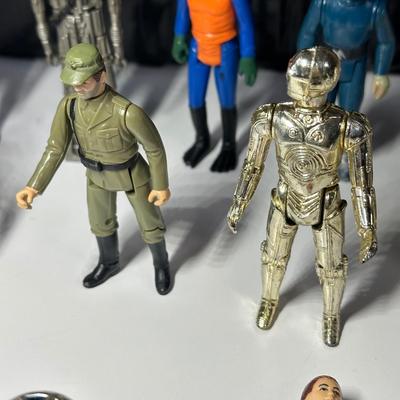 LOT 269: Vintage Star Wars Action Figures w/ Darth Vader Carrying Case