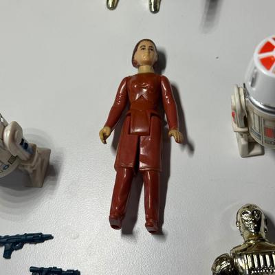 LOT 269: Vintage Star Wars Action Figures w/ Darth Vader Carrying Case