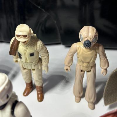 LOT 269: Vintage Star Wars Action Figures w/ Darth Vader Carrying Case