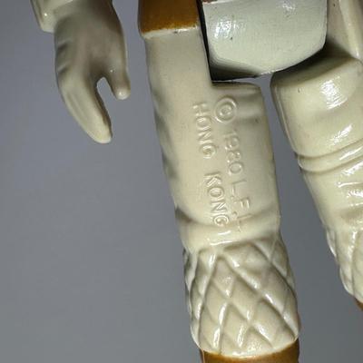 LOT 270: Vintage StarWars Action Figures w/ 1983 C-3PO Carrying Case