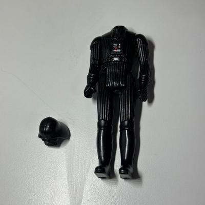 LOT 270: Vintage StarWars Action Figures w/ 1983 C-3PO Carrying Case