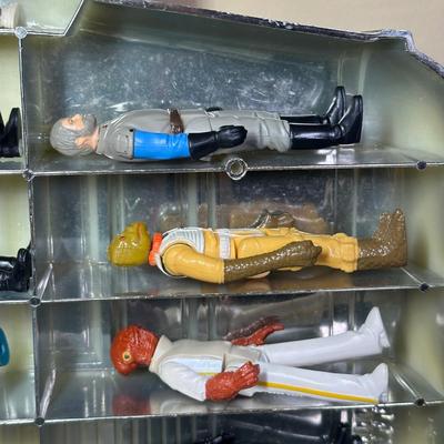 LOT 270: Vintage StarWars Action Figures w/ 1983 C-3PO Carrying Case