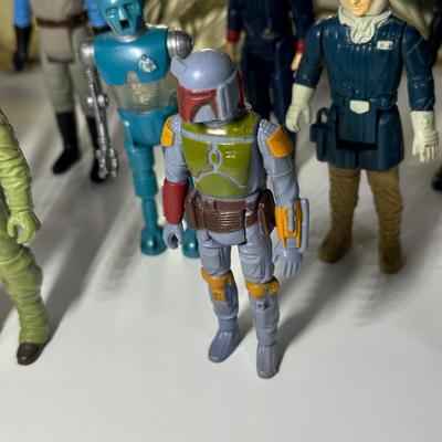 LOT 270: Vintage StarWars Action Figures w/ 1983 C-3PO Carrying Case