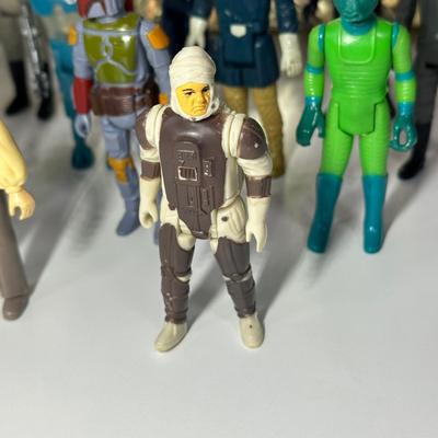 LOT 270: Vintage StarWars Action Figures w/ 1983 C-3PO Carrying Case