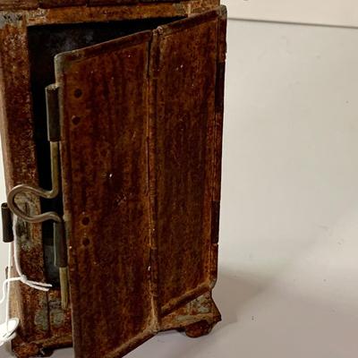 LOT:275: Antique Metal and Glass Candle Lantern