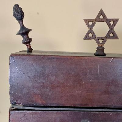 LOT:282: Antique Jewish Ceremonial/Ritual Handwashing Station