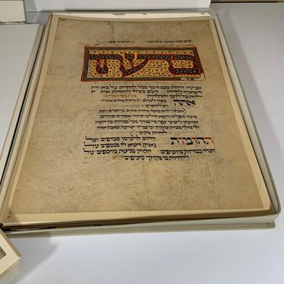 LOT:283: A Tribute to Leipzig - Boxed Facsimile Plates of the Medieval Illuminated Hebrew Manuscripts from Leipzig University Library