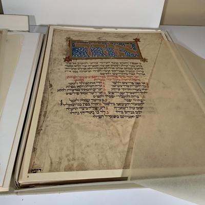 LOT:283: A Tribute to Leipzig - Boxed Facsimile Plates of the Medieval Illuminated Hebrew Manuscripts from Leipzig University Library