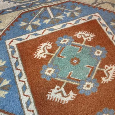 LOT 384: Beautiful Vintage Turkish Rug