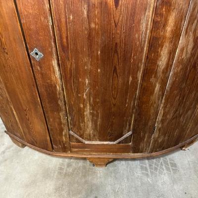 LOT 386 Antique Corner Cabinet