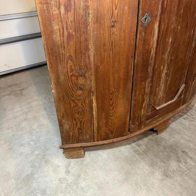 LOT 386 Antique Corner Cabinet
