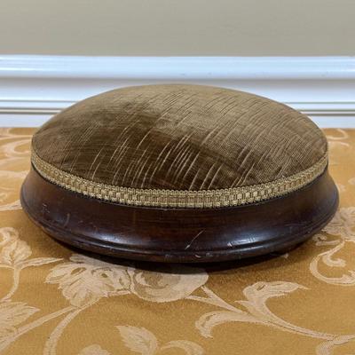 LOT 389: Vintage Towel Rack Mirror & Footstool