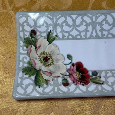 LOT 396: Slap Chop, Garlic Baker, Beautiful Kitchen Decor & More