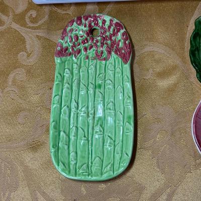 LOT 396: Slap Chop, Garlic Baker, Beautiful Kitchen Decor & More