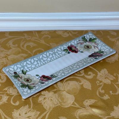 LOT 396: Slap Chop, Garlic Baker, Beautiful Kitchen Decor & More