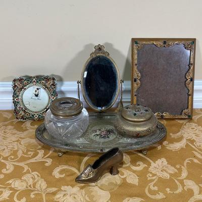LOT 397: Beautiful Vintage Bronze Home Decor