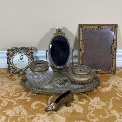 LOT 397: Beautiful Vintage Bronze Home Decor