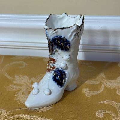 LOT 398: Antique Shaving Mirror, Vintage Tooth Powder Tins, Limoges Trinket Box & Lusterware Porcelain Victorian 4" Boot, Germany