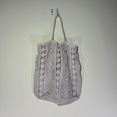 LOT 399: Women’s Hats, Shoulder Bags & More!