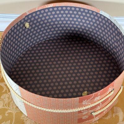 LOT 399: Women’s Hats, Shoulder Bags & More!