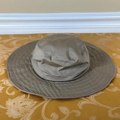 LOT 399: Women’s Hats, Shoulder Bags & More!