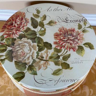 LOT 399: Women’s Hats, Shoulder Bags & More!