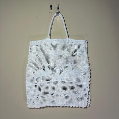 LOT 399: Women’s Hats, Shoulder Bags & More!