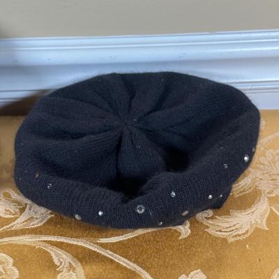 LOT 399: Women’s Hats, Shoulder Bags & More!