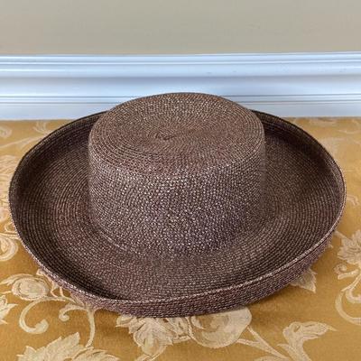 LOT 399: Women’s Hats, Shoulder Bags & More!