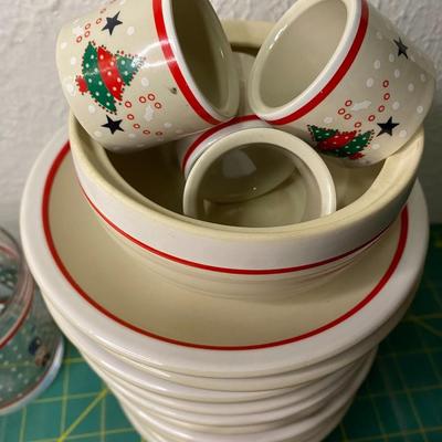 EPOCH Holiday Joy 8200 Dishes