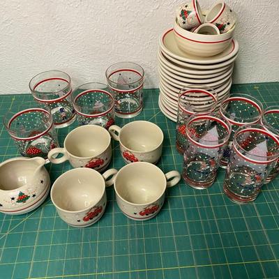 EPOCH Holiday Joy 8200 Dishes