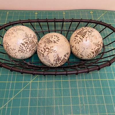 Decorative wire basket with decorative spheres