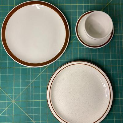 Restaurant Quality Dish Collectoin *Read Description"