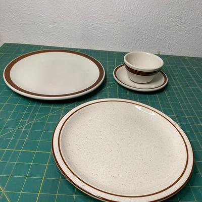 Restaurant Quality Dish Collectoin *Read Description"