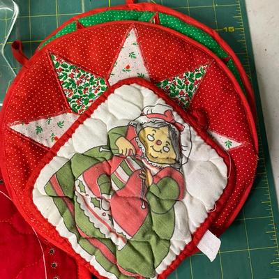 Christmas Linens and Dishes