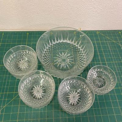 French Arcoroc Vintage Diamant Starburst Pattern Bowl Set