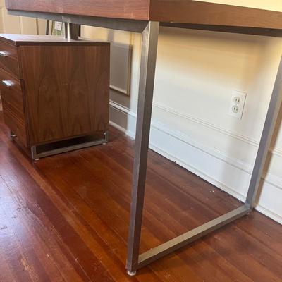 Wood & Metal Desk With Attached File Cabinet (UO-MG)