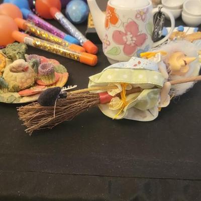 Miscellaneous miniature tea set plus