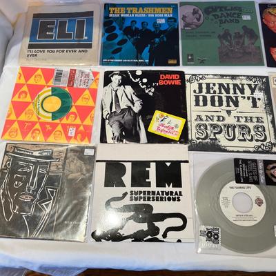 Huge Collection Of 45’s & More (D-RG)