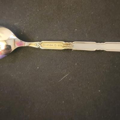 Two sets of silver ware, Oneida stainless, Nasco