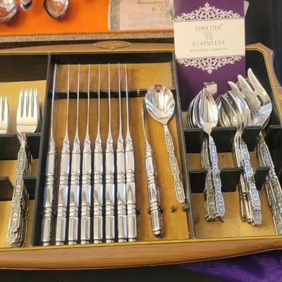 Two sets of silver ware, Oneida stainless, Nasco