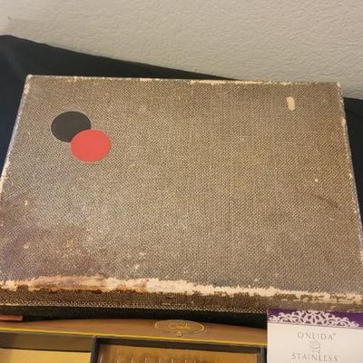 Two sets of silver ware, Oneida stainless, Nasco