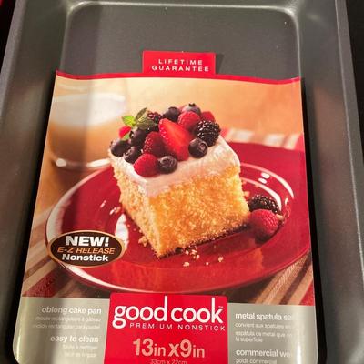 NEW 9x13 pans & glass pie plate