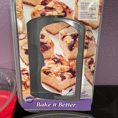 NEW 9x13 pans & glass pie plate